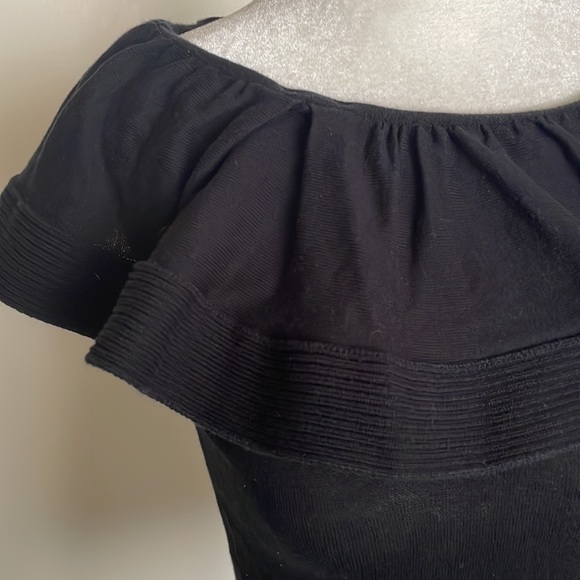 RED VALENTINO Chic Ruffle Front Sleeveless blouse - Picture 2 of 4